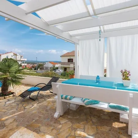 Big Blue - Terrace Lounge *