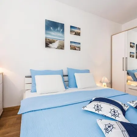 Big Blue - Terrace Lounge *